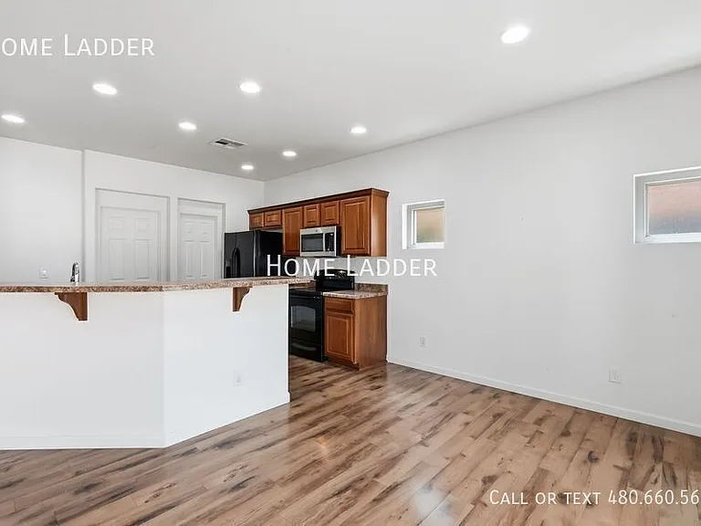 18428 N Jameson Dr — Photo 11
