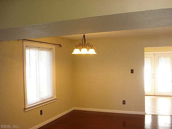 3rd image of 676 Orangewood Dr