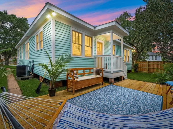 4928 Avenue R, Galveston, TX 77551