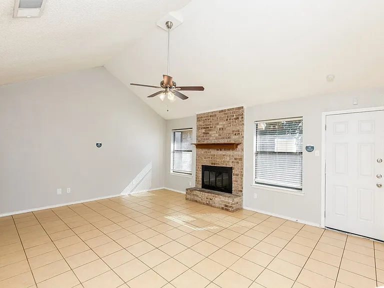 717 Parkwest Blvd — Photo 5