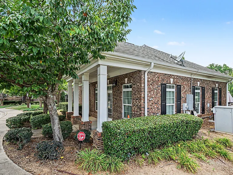 10420 Benfield Rd — Photo 32