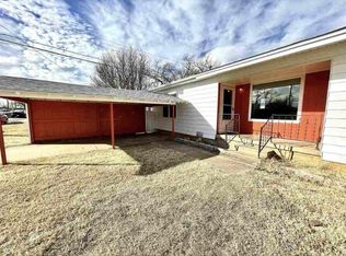 1001 4th Pl, Elgin, OK 73538