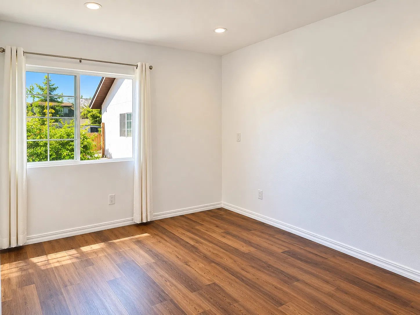 2 bed, 1000 sqft, $3,500 — Photo 4