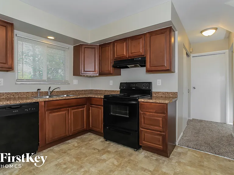 552 Waycross Rd — Photo 6