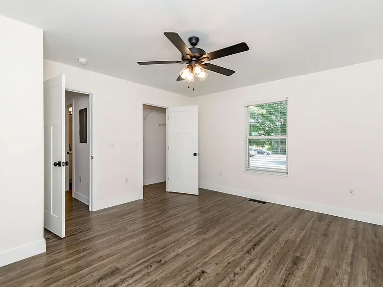 Cambridge Park Apartments 1 bed 1 bath bedroom