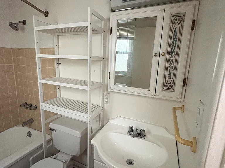 405 Corona Del Mar #4 — Photo 11