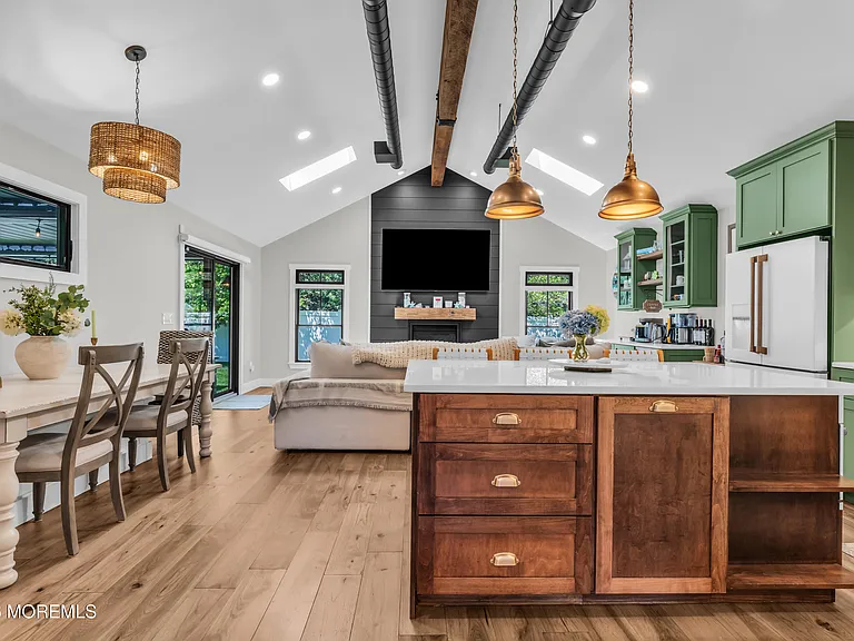 2411 Fairview Dr — Photo 10