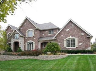 175 Valley Rd, Roselle, IL 60172