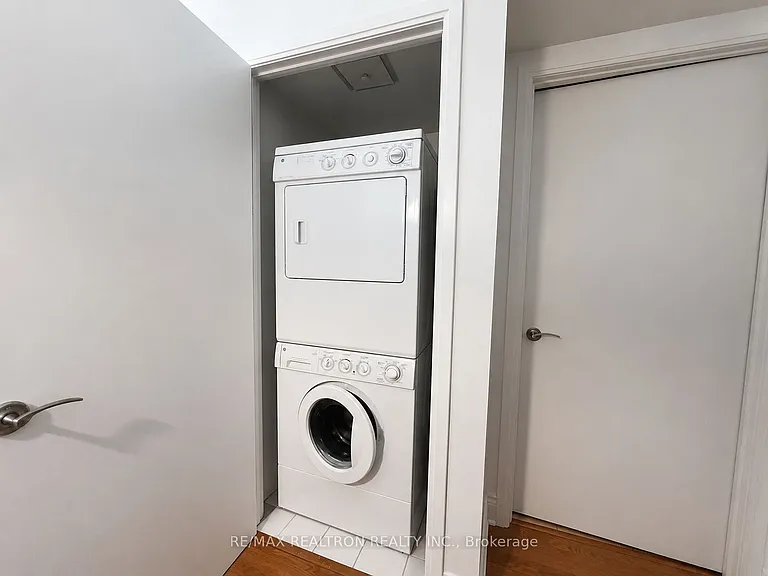 2181 Yonge St #2001 — Photo 13