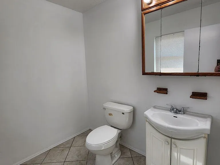 1804 Arthur Ave — Photo 18