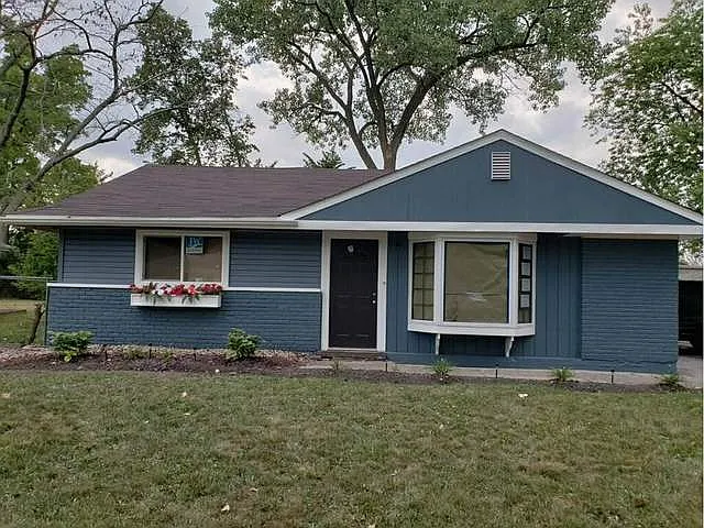 305 Blackhawk Dr photo 1