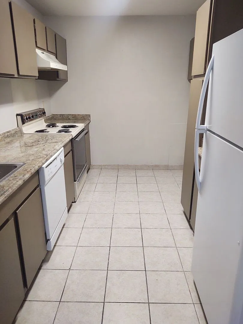 1 Bed/1 Bath Condo off of Bertrand — Photo 2
