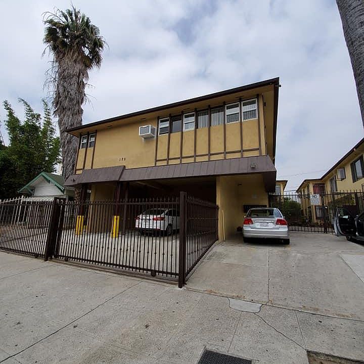 1st image of 125 S Alexandria Ave APT 4