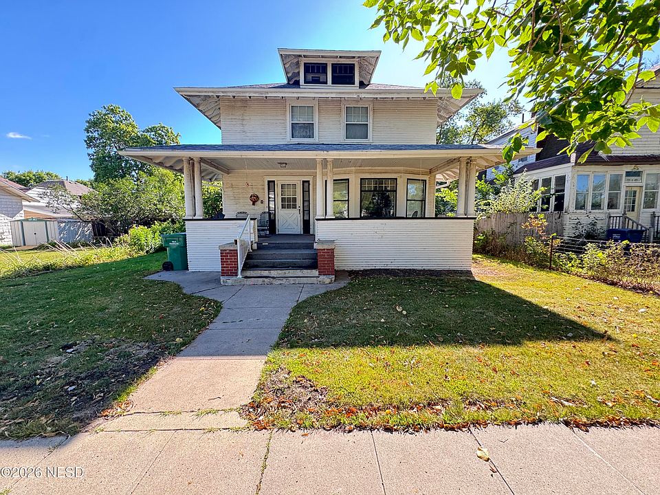 1st image of 212 4th St SE