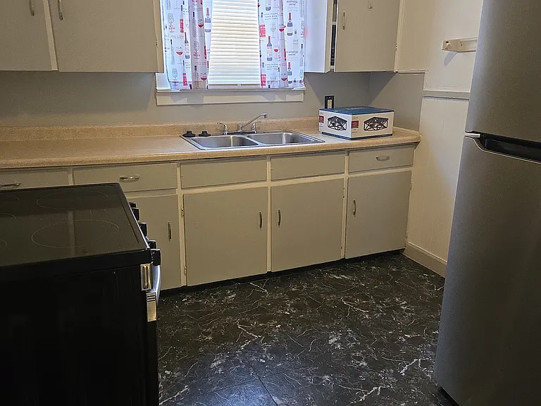 1408 E Oakland Ave — Photo 5