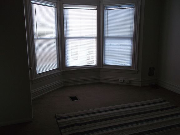 Middle room 3 window bay