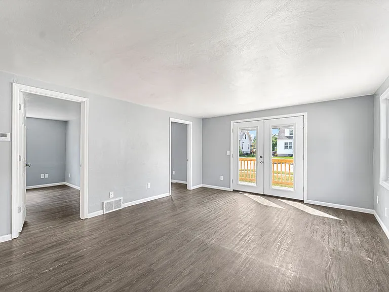 163 Plummer Ave — Photo 4