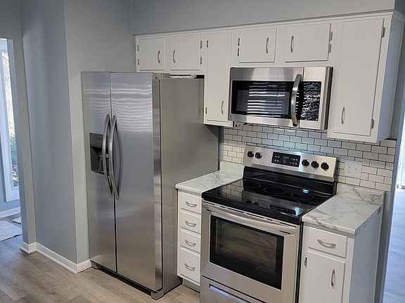 3rd image of 4815 Norfolk Cir