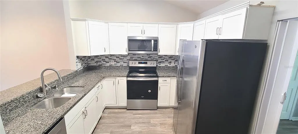 3 bed, 2.0 bath, 1169 sqft, $2,000 — Photo 4