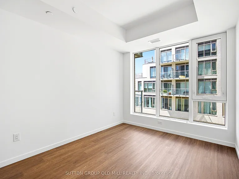 689 The Queensway #329 — Photo 19
