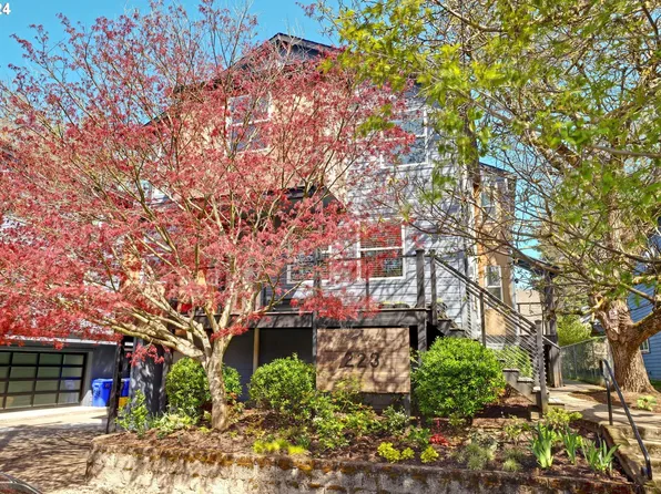223 NE Ivy St APT C, Portland, OR 97212