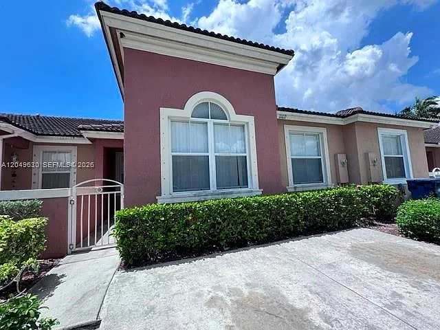11102 SW 236th Ter — Photo 1