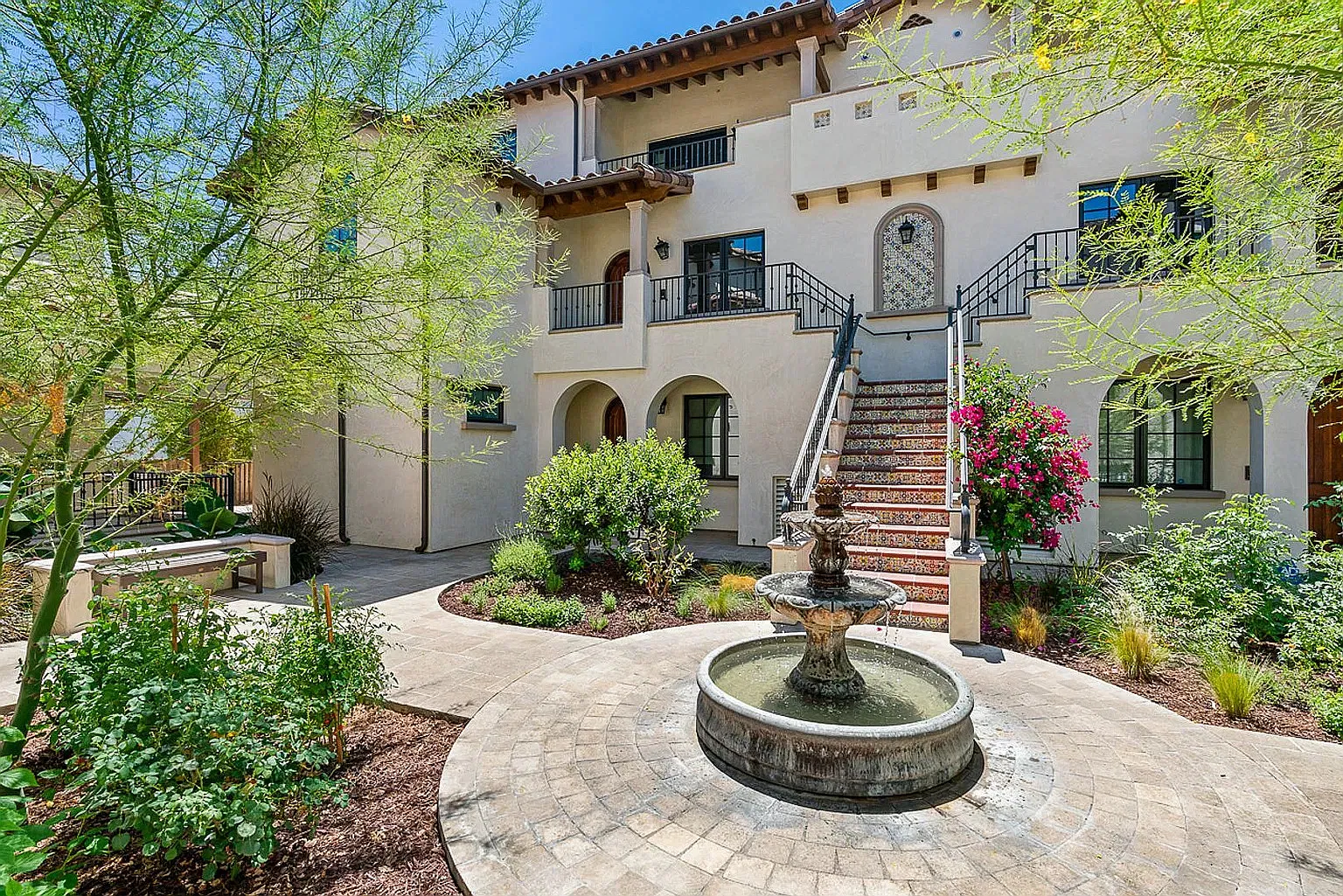 388 S Los Robles Ave — Photo 1