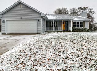 407 Sherwood Dr, Saint Joseph, IL