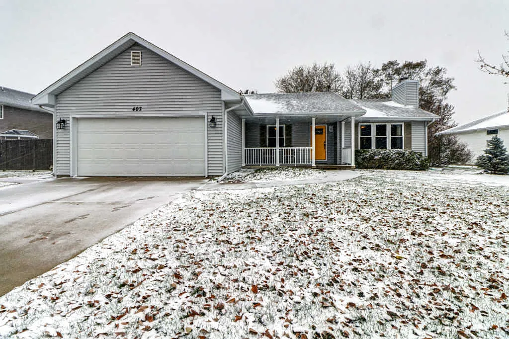 407 Sherwood Dr photo 1