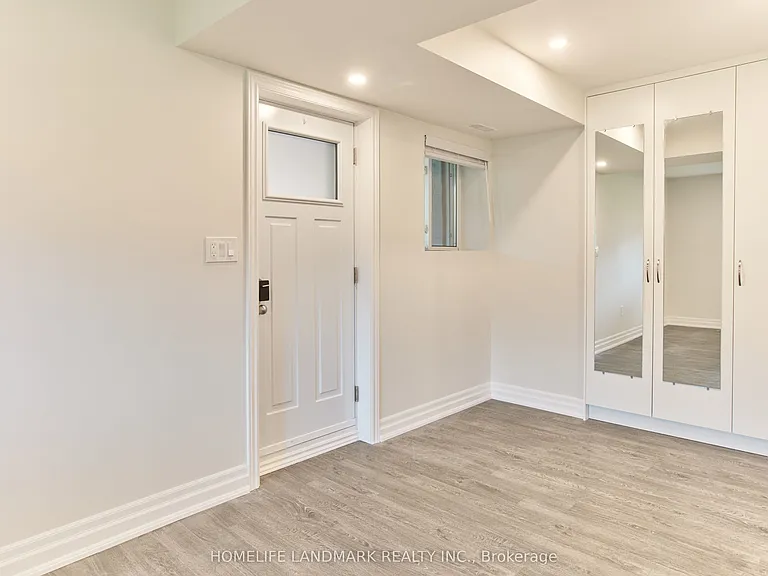 21 Robinglade Dr #LOWER — Photo 6