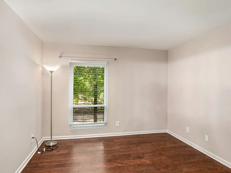 209 14th St NE #208 — Photo 16