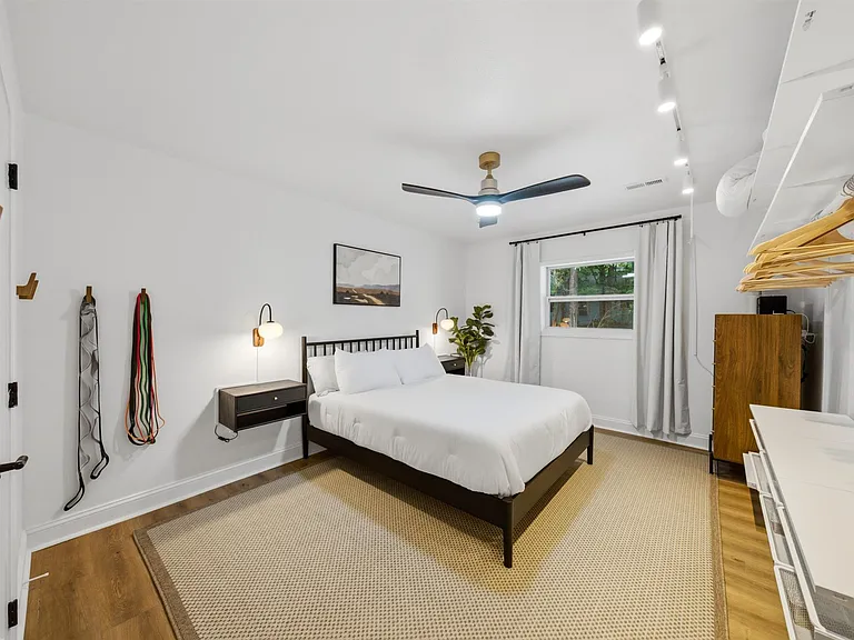 607 Lord Ave #607 — Photo 13