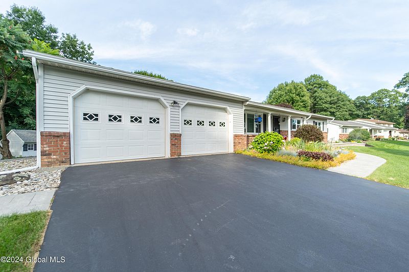 3rd image of 68 St Andrews Drive