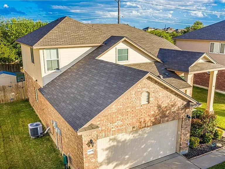 1409 Starlight Dr — Photo 2