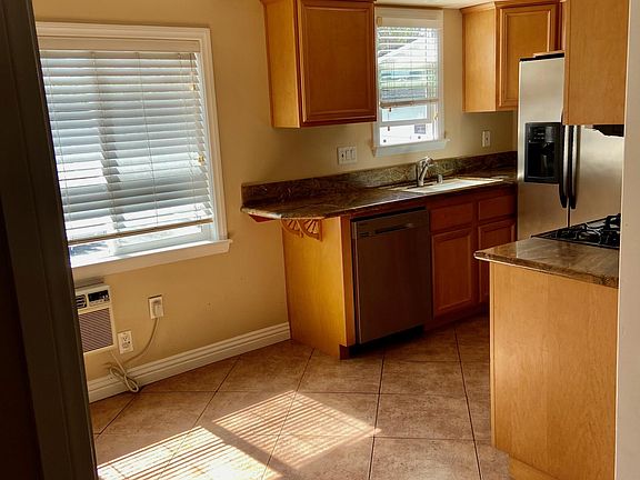 4th image of 16144 W Sunset Blvd #4