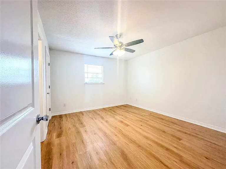 800 Martin Behrman Ave #203 — Photo 10