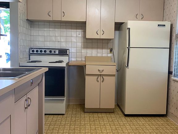 5th image of 4417 N University St #B
