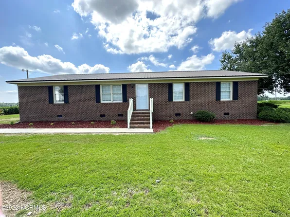975 Moore Town Road, Walstonburg, NC 27888