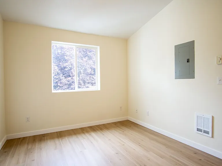 130 SE 105th Ave #C2 — Photo 5