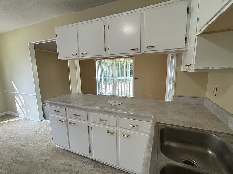 1108 Carissa Dr — Photo 9