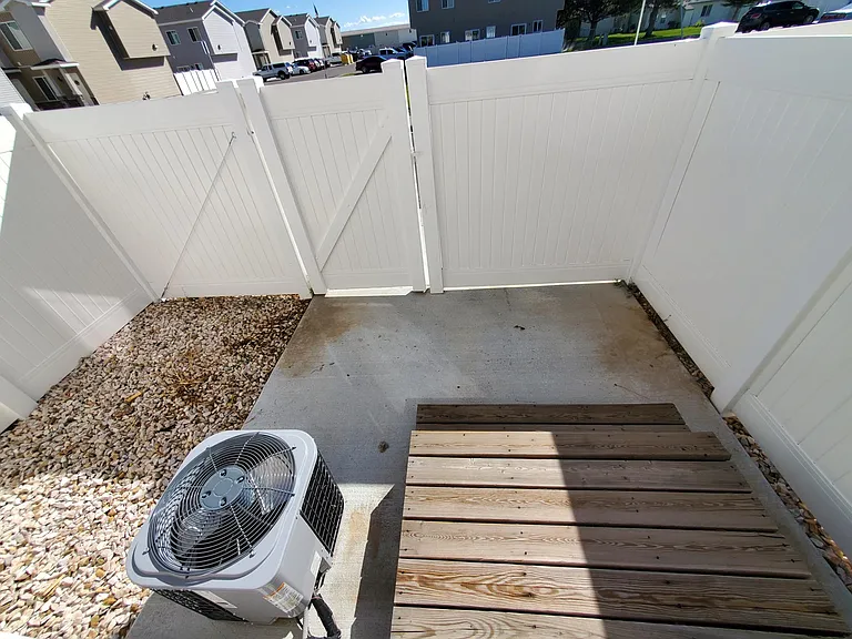 656 Saturn Ave #C — Photo 15