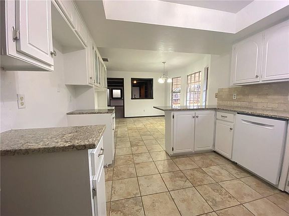 4th image of 6212 Latham Ct
