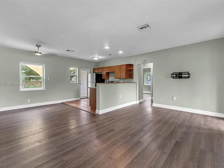 421 NW 105th St — Photo 5