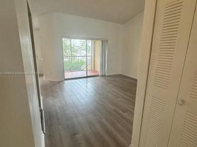 911 Coral Club Dr, Pompano Beach, FL