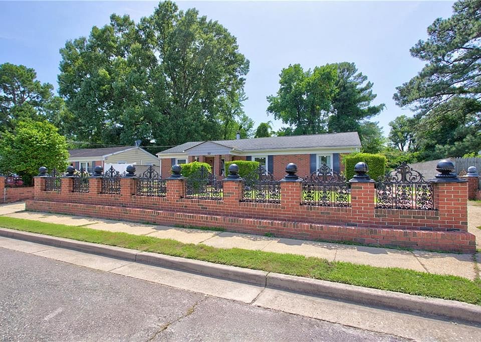 1st image of 713 Pelham Dr