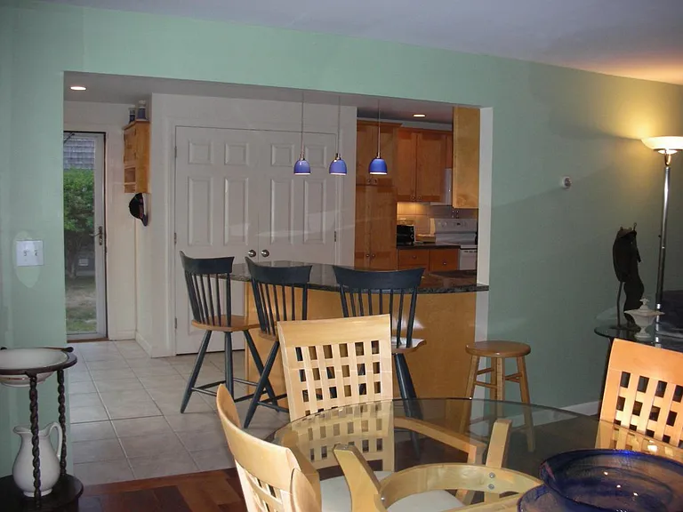 Dining Room to kitchen