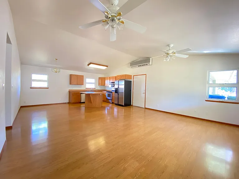 1136 Makaala St — Photo 16