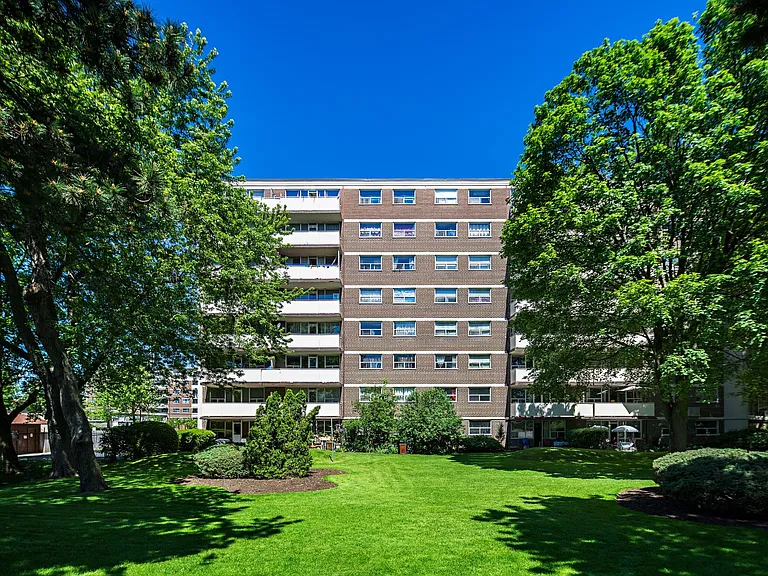 111 Combermere Dr #121 — Photo 3