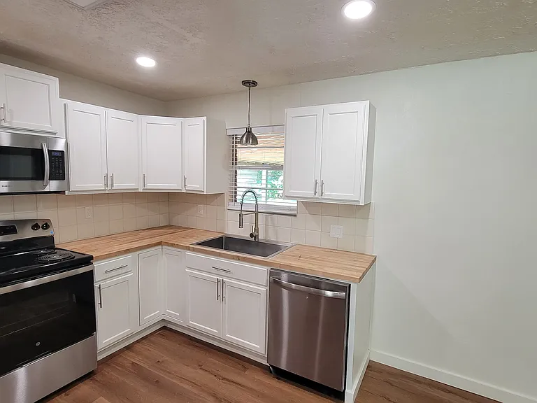 2100 Hill Top Ct #1 — Photo 21