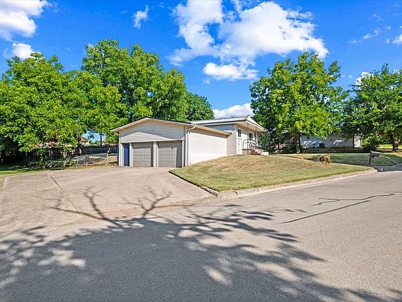 2nd image of 108 Clinton Dr